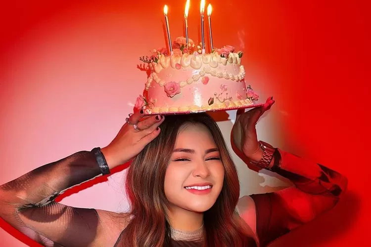 Nathalie Holscher on instagram (@nathaliholscher)