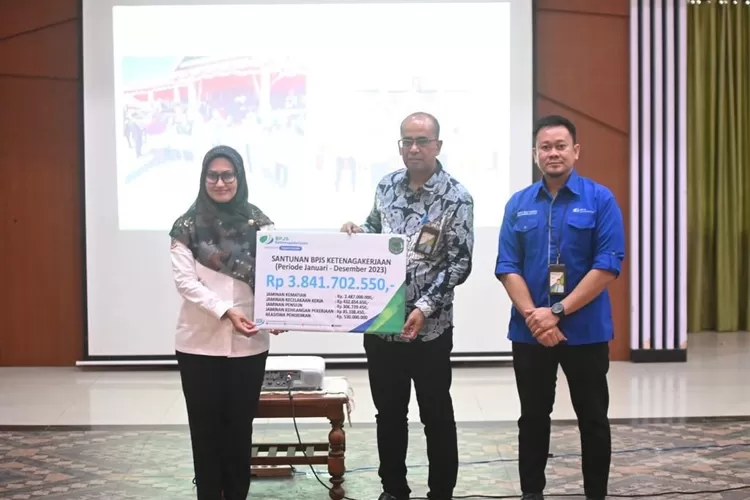 Salurkan Santunan Rp3,8 Miliar, Bupati Luwu Utara Apresiasi BPJS Ketenagakerjaan ( Prokopoim Setda Lutra)