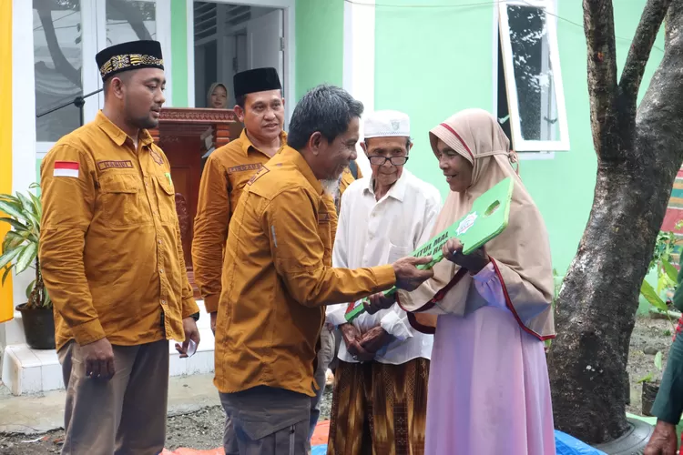 Baitul Mal Nagan Raya serahkan 35 Unit Rumah Layak Huni di 8 Kecamatan (klikganggaran.com)