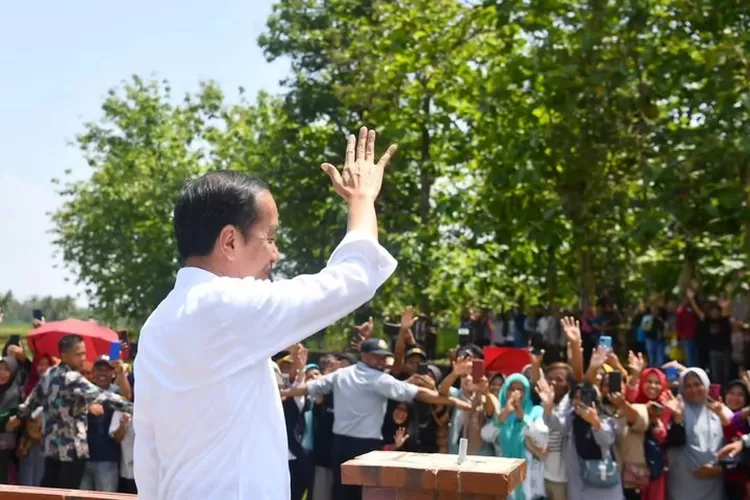 Presiden Jokowi mengungkapkan besarnya dana desa yang telah dibagikan ke desa-desa sejak 2015 (IG @jokowi)