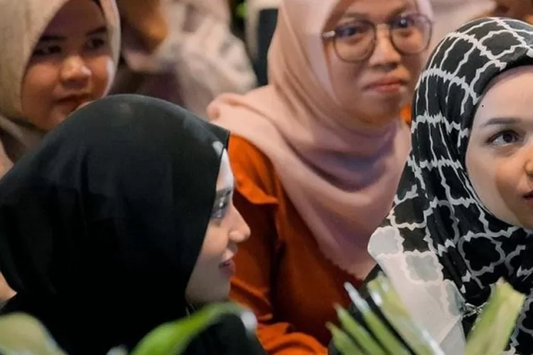 Rebecca Klopper Berhijab (Instagram Rebeca Klopper)