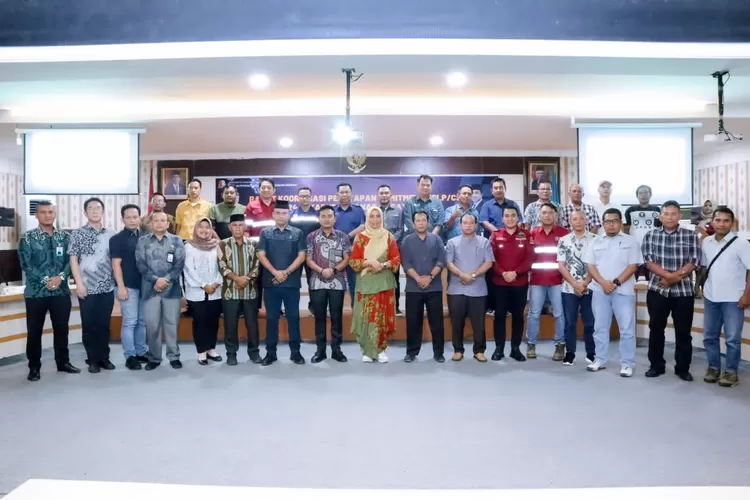 Buka Rakor Penetapan Komitmen Besaran Dana TJSLP/CSR di Kantor Bappeda Nagan Raya (dokpri)