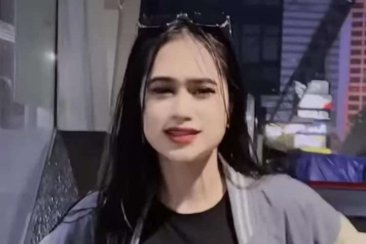 Novita Sari on Instagram ( @novitasr_02)