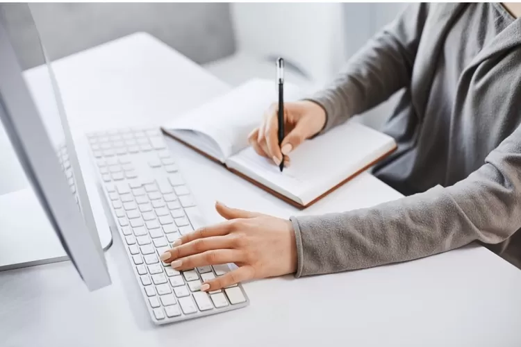 Menulis berita bisa dipelajari oleh siapa saja yang ingin menjadi jurnalis warga atau citizen jurnalis. (Ilustrasi)