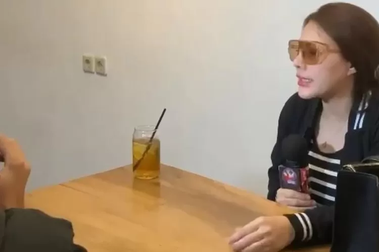 Febby Carol, Kakak Virgoun Tanggapi Kasus laporan Virgoun  (Instagram @febbycarol_)