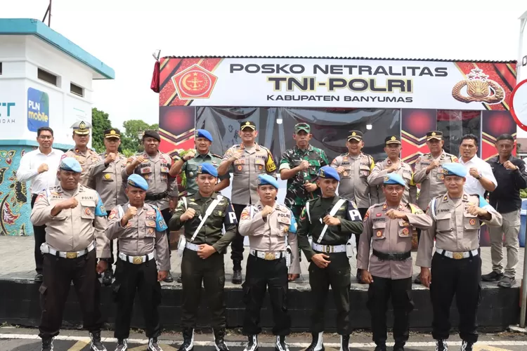 Posko Netralitas TNI-Polri ini dibuat di komplek Alun-Alun Purwokerto Kabupaten Banyumas (klikanggaran)