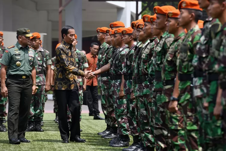 Presiden Jokowi Realisasikan Kenaikkan Gaji Pokok TNI dan Polri ( https://setkab.go.id/)
