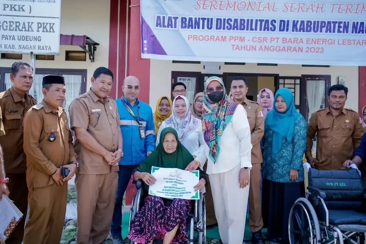 PJ Bupati Nagan Raya Serahkan Bantuan 20 Kursi Roda kepada Penyandang Disabilitas Di Kecamatan Seunagan (Dok. Desta)