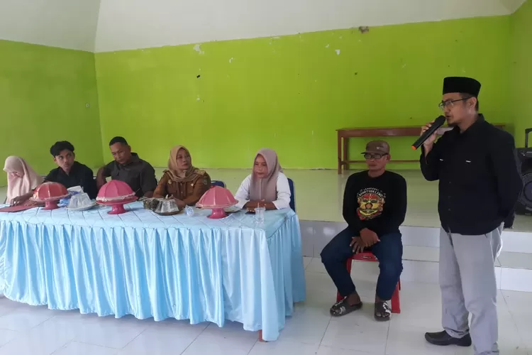 Lukman, saat membuka Rapat Pembentukan Pokdarwis Desa Pattimang, Malangke (klikanggaran)