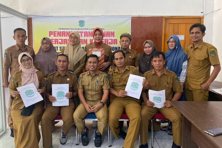 Kadisporapar Luwu Utara Pimpin Penandatanganan Perjanjian Kinerja (LHr)