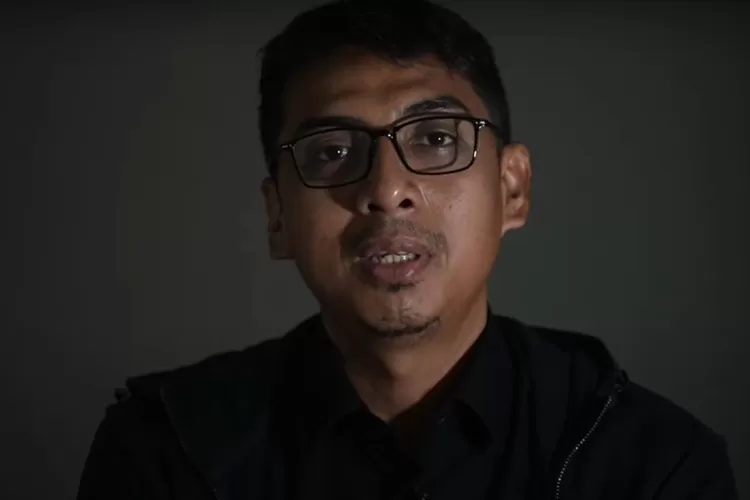 Zainal Arifin membuka film dengan berpesan kepara para penonton (tangkapan layar )