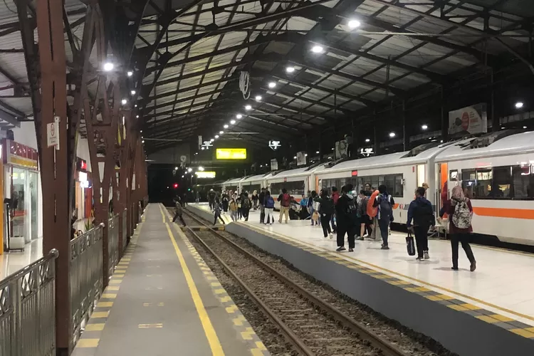 Stasiun Kereta Api (Foto: Istimewa)