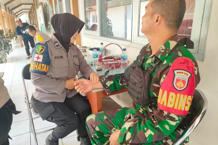 Polresta Banyumas Patroli Mobil memberikan Layanan Kesehatan Personel Pengamanan Pemilu (15/02/2024) (klikanggaran)