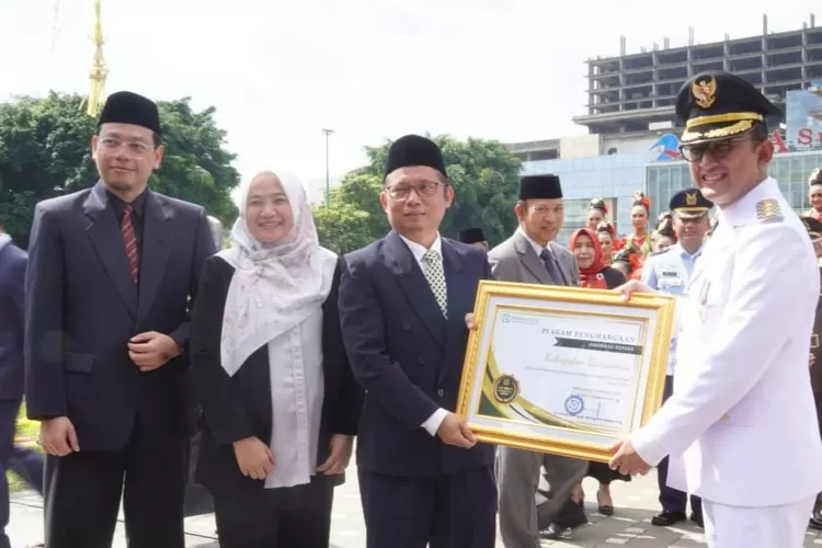 Pj Bupati Banyumas Akhirnya Raih Penghargaan Universal Health Coverage (UHC) (foto istimewa)