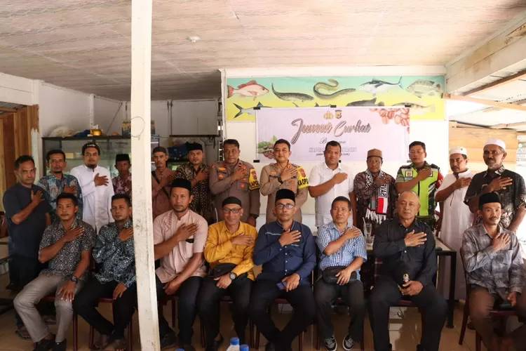Kapolres Nagan Raya Gelar Jum'at Curhat Bersama Forkopimcam dan Pimpinan Perusahaan (klikanggaran)