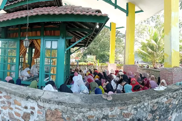 Masyarakat Desa Pattimang Gelar Ritual Adat &lsquo;Maggawe Samampa (Klikanggaran)
