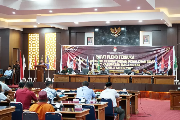 rapat pleno rekapitulasi hasil penghitungan perolehan suara Pemilu Tahun 2024  di Nagan Raya (Klikanggaran)