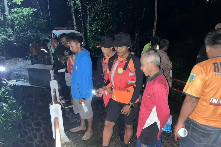 Upaya pencarian korban hanyut warga Kebumen di Sungai Sempor terus dilakukan Tim SAR (Dok. Istimewa)