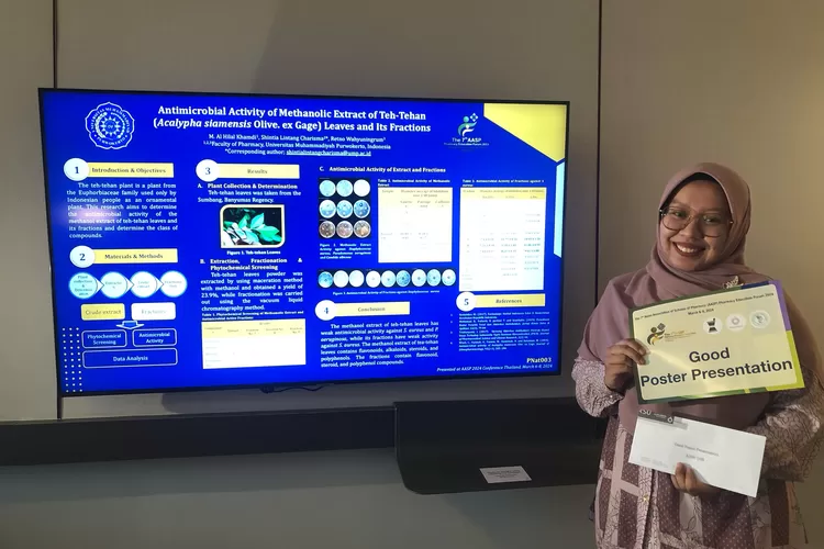 Shintia Lintang Charisma, M.Farm Dosen Farmasi Universtias Muhammadiyah Purwokerto (UMP) mendapat prestasi gemilang dengan meraih penghargaan "Good Poster Presentation" (foto Istimewa)