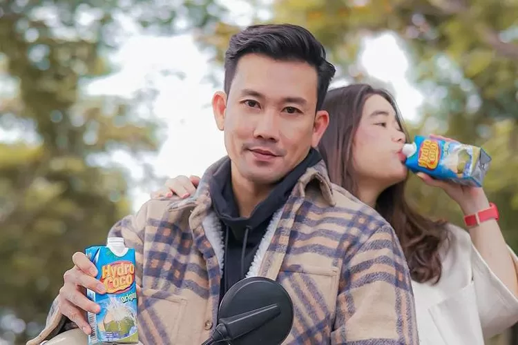 Denny Sumargo dan istrinya (Instagram @sumargodenny)