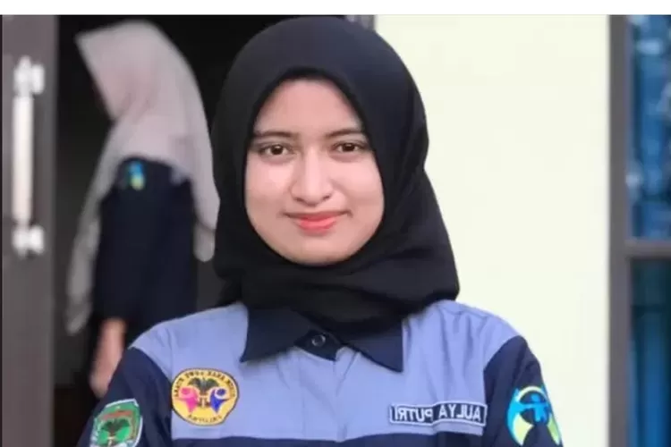 Aulya Putri Amelia Ihsan, siswi SMA Negeri 8 Luwu Utara (KLIKANGGARAN )