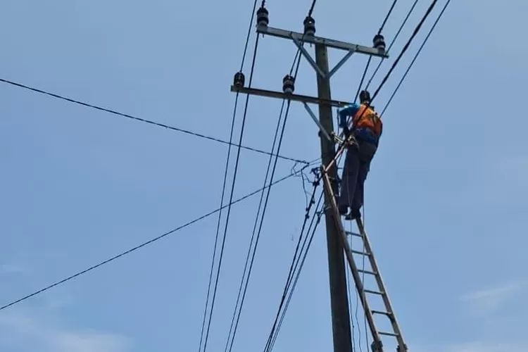 Gerak Cepat PLN Pulihkan Pasokan Listrik Selama Periode Lebaran (klikanggaran)
