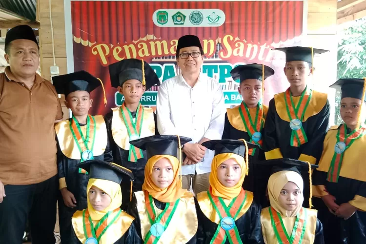 Hadiri Penamatan Santri TPA Al Birru Manittaqaa Desa Baloli (klikanggaran)