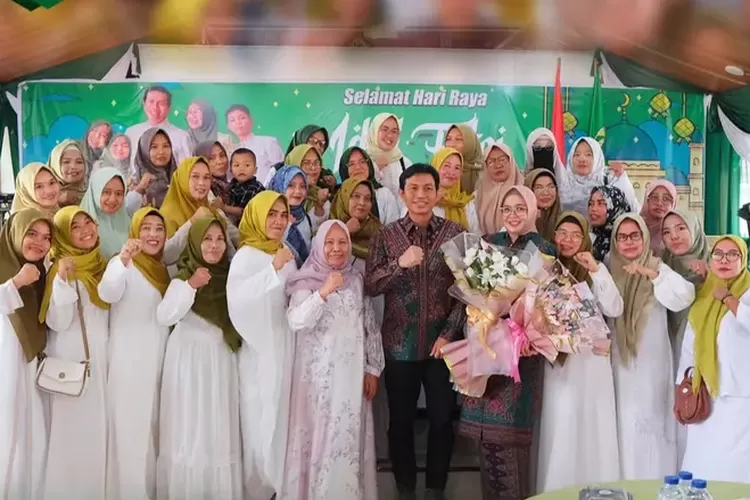 Silaturahmi sekaligus Halal Bihalal Bupati Batang Hari Muhammad Fadhil Arief (MFA) dengan Tim Penggerak PKK (TP-PKK) Kabupaten Batang Hari di Serambi Rumah Dinas Bupati Batang Hari, Rabu (08/05/2024) (klikanggaran)