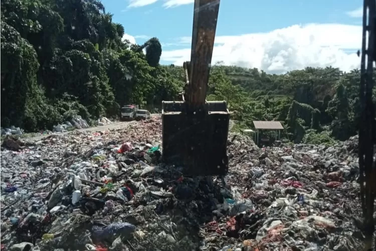 Kondisi Tumpukan Sampah di TPA Meli Kabupaten Luwu Utara yang Terpotret, Jumat (10/5/2024). (Dok. Ctr)