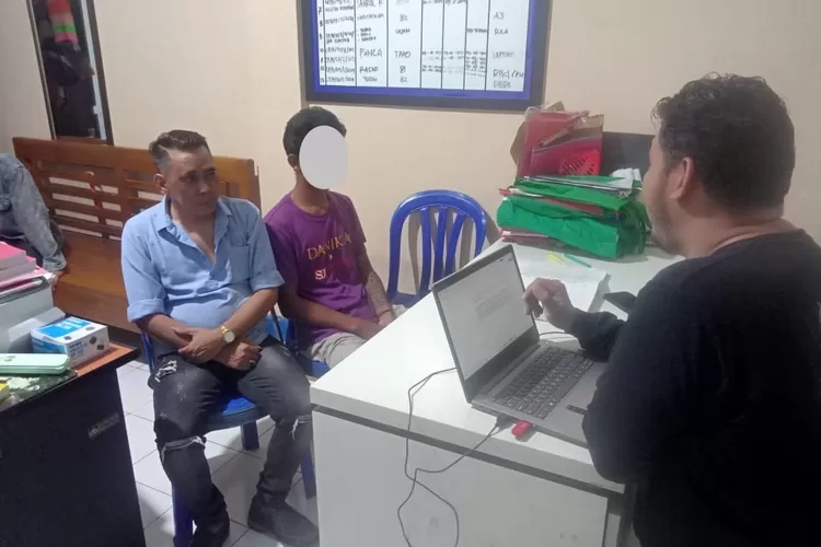 pria berinisial RF (26) alamat Desa Pegaralang Kecamatan Kemranjen Kabupaten Banyumas diamankan Unit PPA Satreksrim Polresta Banyumas. (klikanggaran)