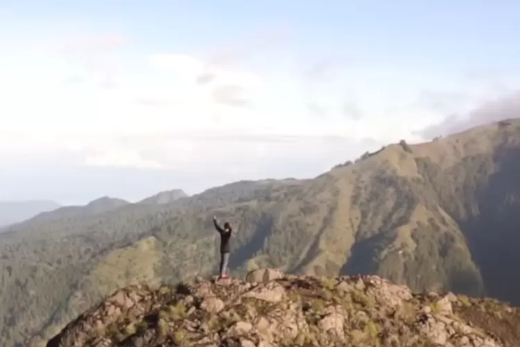 Interaksi Manusia dengan Alam (Tangkapan Layar)