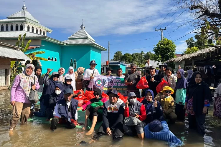 Sinergi Kemanusiaan, Pemda dan Perhiptani Salurkan Bantuan untuk Korban Bencana di Malangke-Malbar (Dok. LHR)
