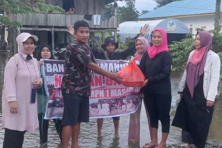 Alumni SMPN 4 Masamba Angkatan 1994 Beri Bantuan Kemanusiaan untuk Korban Banjir di Bansel (Dok. LHR)