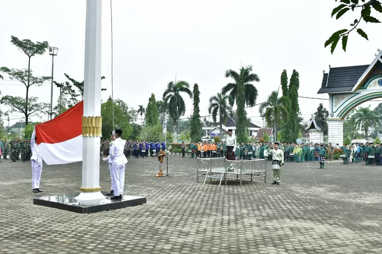 Memperingati Hari Lahir Pancasila Tahun 2024, Sabtu (01/06/2024), Pemerintah Kabupaten Batang Hari, Provinsi Jambi menggelar upacara di halaman kantor Bupati Batang Hari  (klikanggaran)