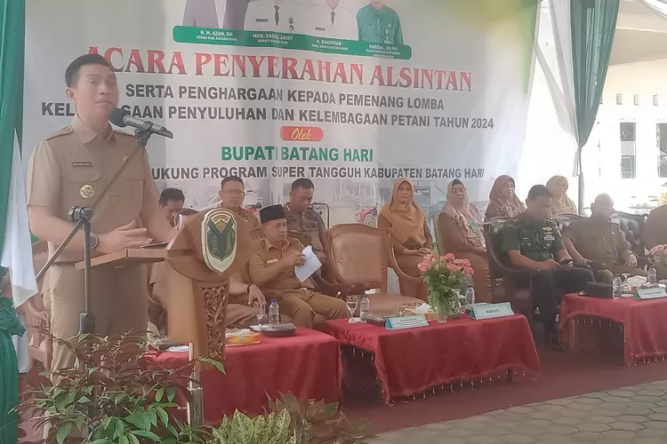 Serahkan Alsintan dan Penghargaan, MFA Sebut Sektor Pertanian Merupakan Sektor Basis dan Unggulan yang Perlu Terus Didorong&nbsp; (Dok. Annuza)