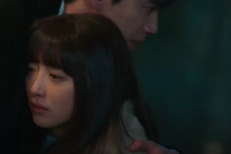 Cha Min yang mengkhatirkan Jae Rim di dreaming of a freaking fairytale episode 6 (Tangkapan Layar TVING)