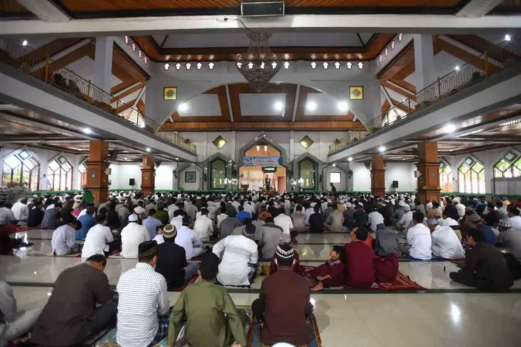 Masjid Agung Syuhada  (LHr)