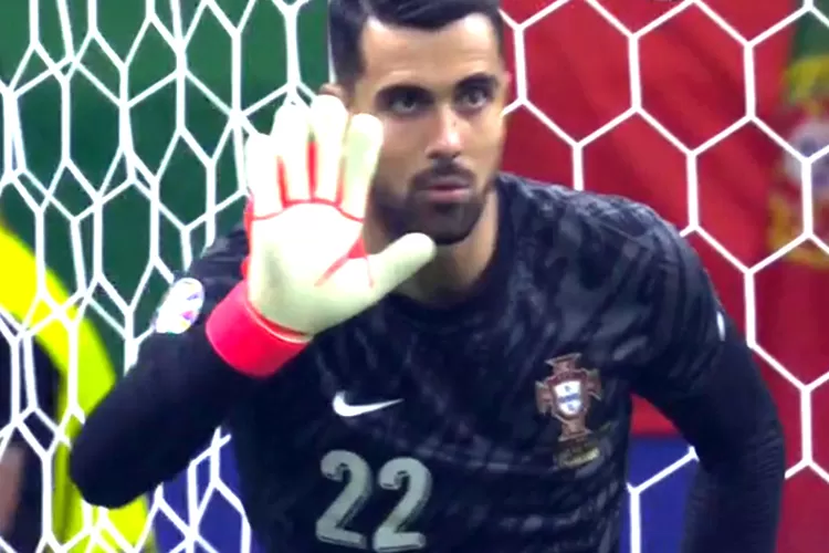 Diogo Costa (Tangkap Layar)