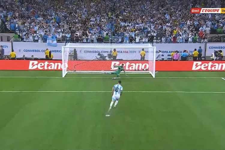 Kemenangan Argentina atas Ekuador di Perempatfinal Diwarnai Kegagalan Penalti Panenka dari Messi (Tangkap Layar)