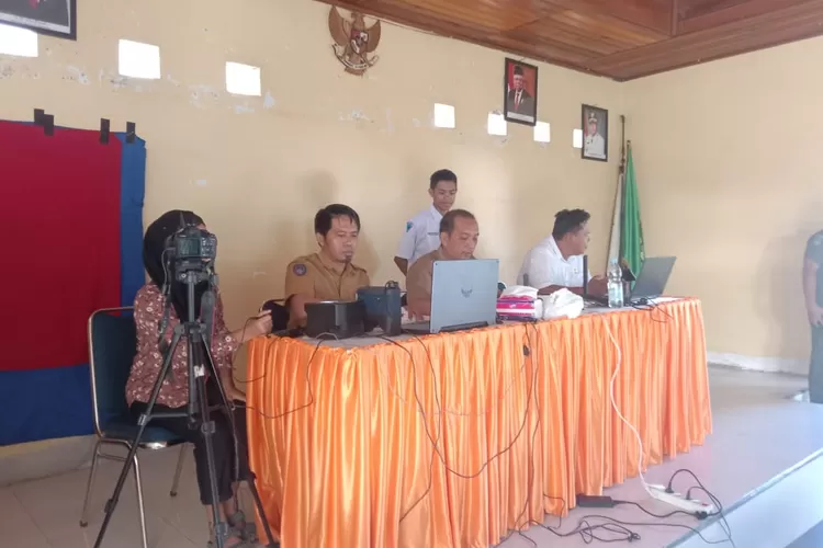 Kadisdukcapil; Saya Harap Camat dan Kades Menyosialisasikan Program &ldquo;Jebol&rdquo; untuk Perekaman e-KTP (Dok. LHR)
