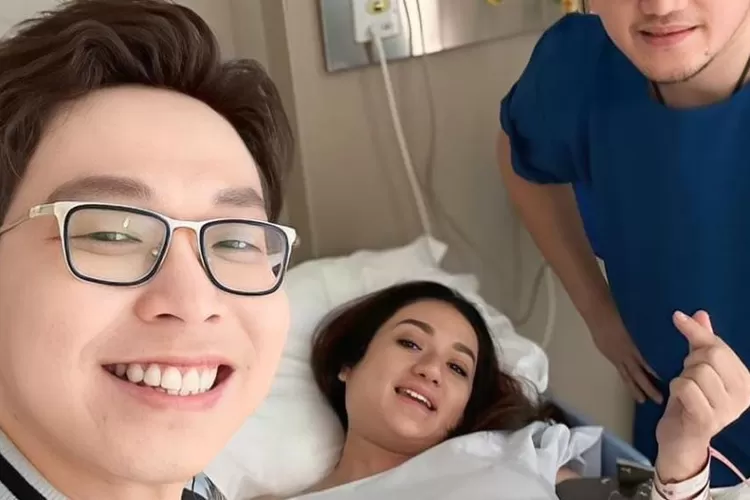 Lahirkan Bayi Perempuan, Tengku Dewi Putri Berterima Kasih pada Dokter Richard Lee (Instagram @tengkudwiputri_tdp)