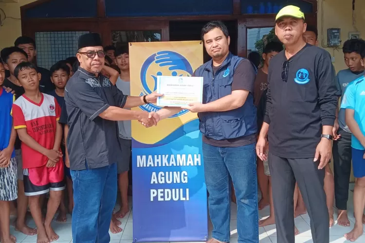 Progam MA Peduli Berikan Bantuan ke Sejumlah Panti Asuhan dan Gedung Dakwah Muhammadiyah di Banyumas (klikanggaran)