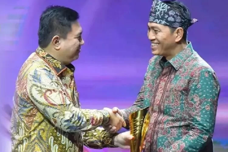 MFA Menerima Award 2024 dari MNC Group Sebagai Pemimpin yang Berhasil Memberikan Inspirasi dan Inovasi untuk Indonesia&nbsp; (Dok. Annuza)