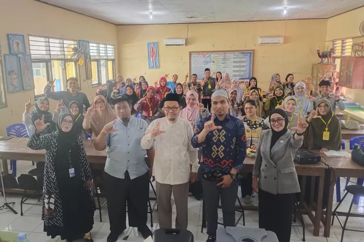 1 Guru di Luwu Utara Dilatih Buat Media Pembelajaran Gunakan Aplikasi Canva (LHr)