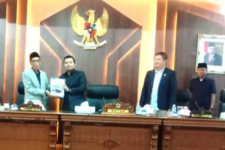 Wabup Bakhtiar Sampaikan RAPBD Tahun Anggaran 2025 pada Paripurna DPRD Kabupaten Batang Hari (klikanggaran)