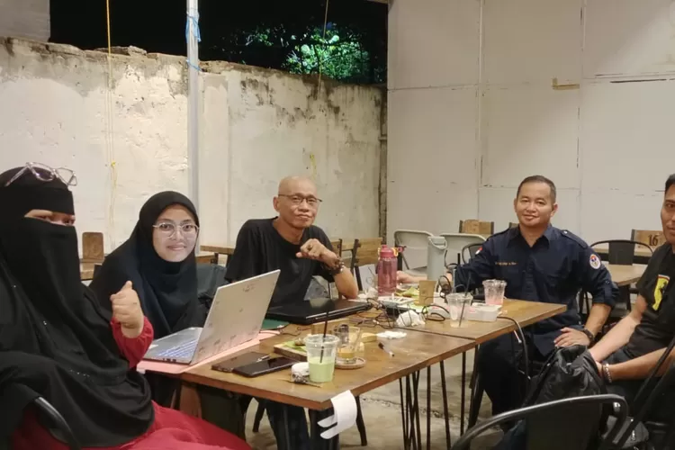 Pengurus PPDI Palopo saat melakukan pertemuan membahas agenda dialog disabilitas bersama paslon wali kota Palopo (istimewa)