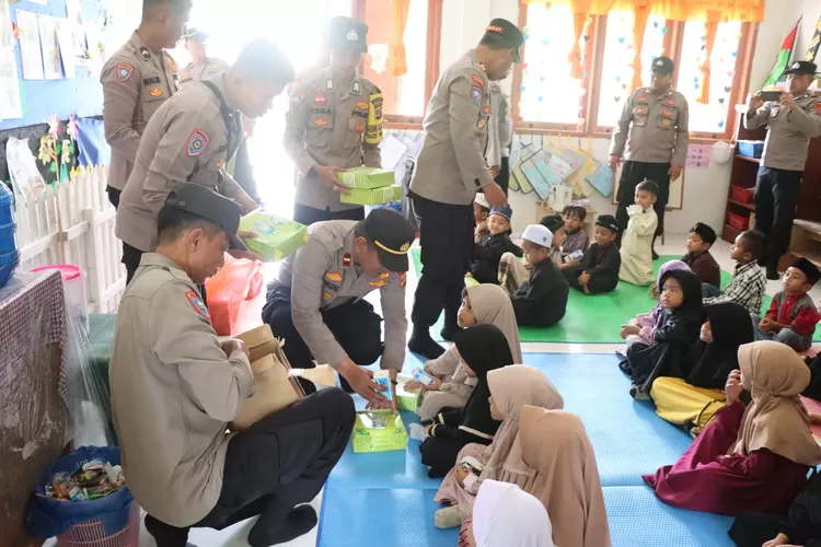 Polres Nagan Raya Gelar Kegiatan Jum'at Bergizi Dukung 100 Hari Kerja Presiden RI (Dok. Desta)