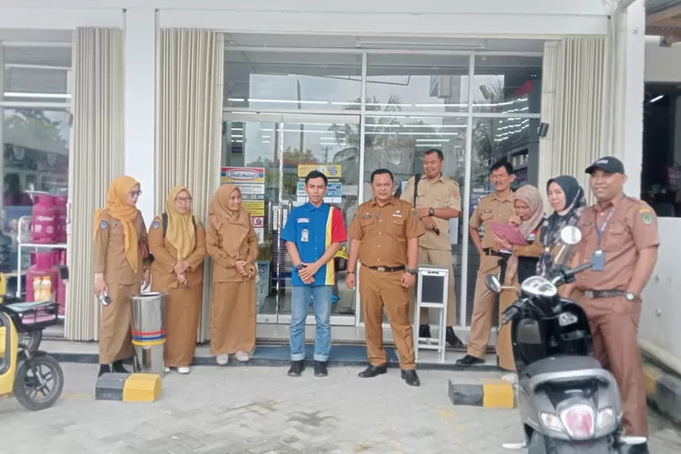 Pastikan Keberadaannya Sesuai Regulasi, DP2KUKM Lutra Lakukan Pengawasan Ritel Modern (Istimewa)