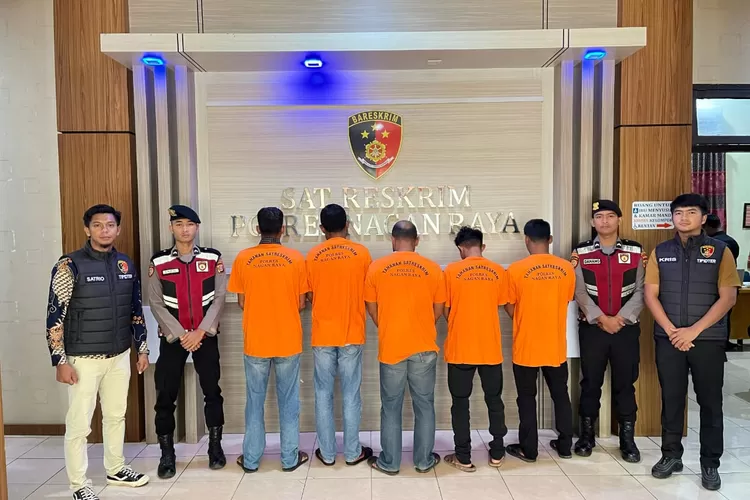 5 Tersangka dan Barang Bukti Tambang Illegal di Nagan Raya di Serahkan Polres ke Jaksa (Dok. Desta)