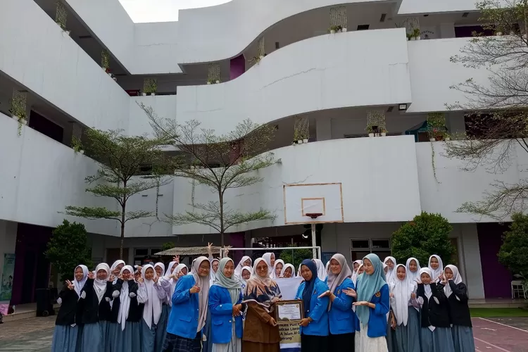 Mengasah Imajinasi! TIM PKM Sastra Indonesia Unpam Gelar Pelatihan Puisi di SMA Al Jabbar Tangerang (Istimewa)